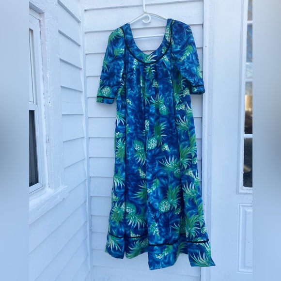 Vintage 1950s Kamehameha Hawaiian Pineapple Blue and Green Flowy Maxi Dress - Picture 5 of 6